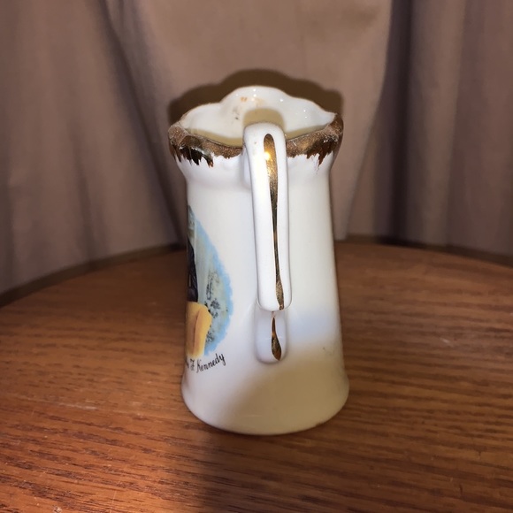 Made in USA miniature pitcher John F Kennedy & Mrs. Kennedy porcelain gold leaf - Picture 2 of 6